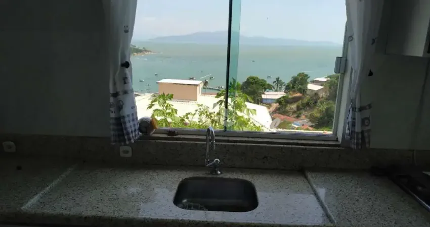 Casa com 03 quartos/dormitórios no bairro Calheiros, em Governador Celso Ramos- SC
