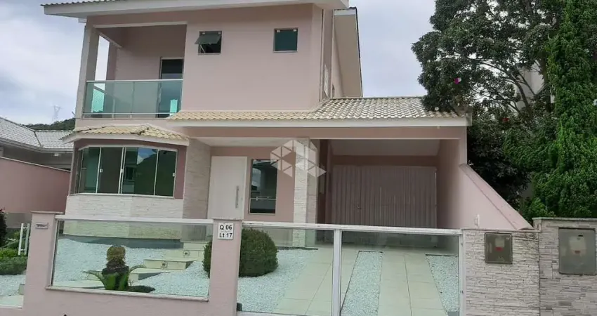 Csa em Condomínio com 4 quartos/dormitórios no bairro Praia de Fora, em Palhoça- SC