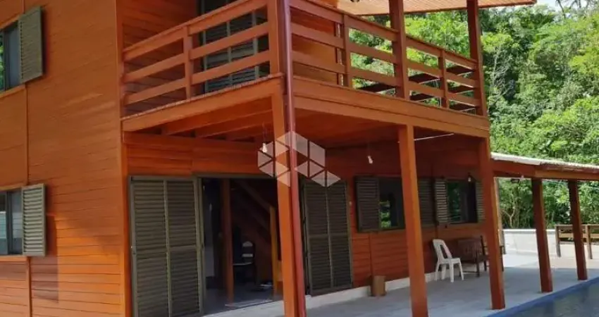 Chácara com 4 quartos/dormitórios no bairro Fazenda Sacramento, em Águas Mornas- SC