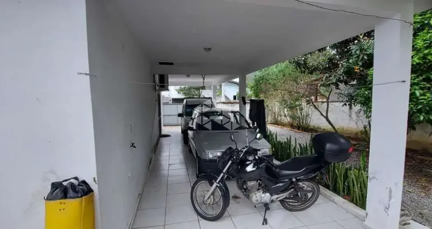 Casa com 2 quartos/dormitórios no bairro Praia de Fora, em Palhoça- SC