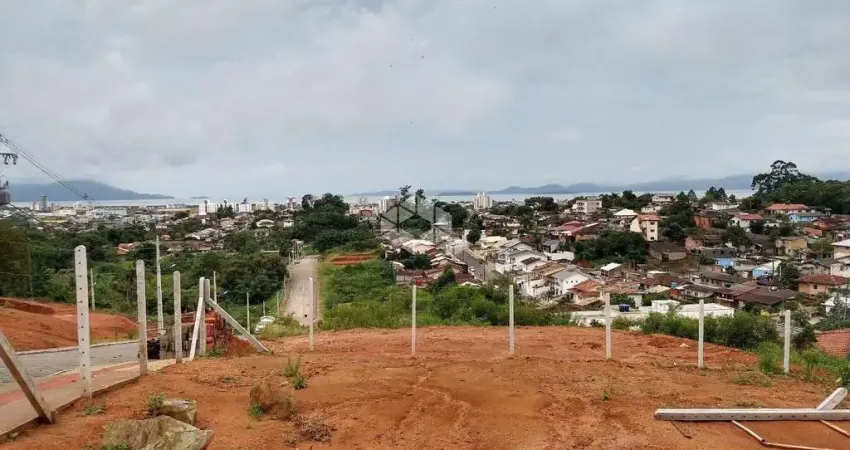 Terreno à venda na Rua Campolino Paulino da Silveira, 7, Fundos, Biguaçu