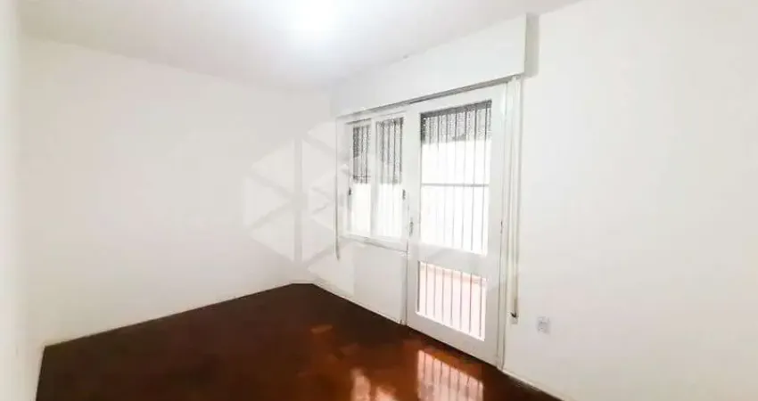 Apartamento de 1 dormitório para venda , térreo, 57m² privativos com 1 área externano bairro santa cecilia em porto alegre/rs.