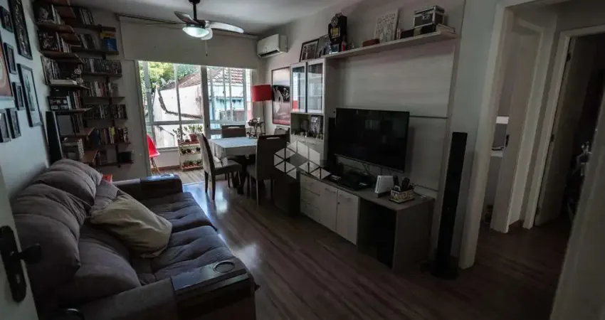 Apartamento reformado de 1 dormitório, 56 m², sacada fechada, no bairro bom fim, porto alegre