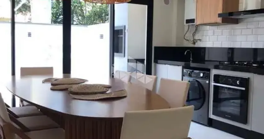 Casa duplex mobiliado com dois quartos no Mariscal em Bombinhas SC
