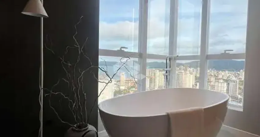 Apartamento com três suites mobiliado na Meia Praia/Itapema SC