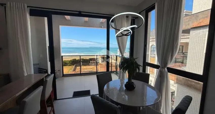 Cobertura duplex mobiliada com duas suites no mariscal em bombinhas