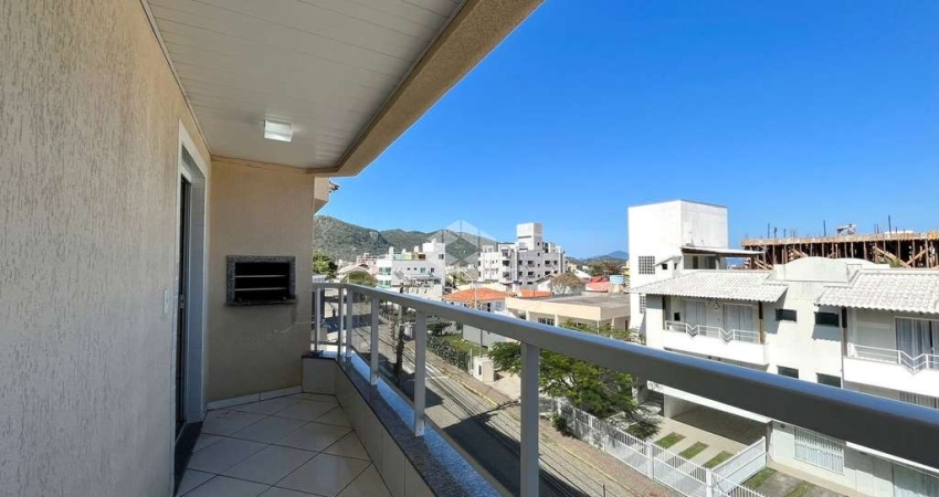 Apartamento muito bem localizado no bairro de Canto Grande