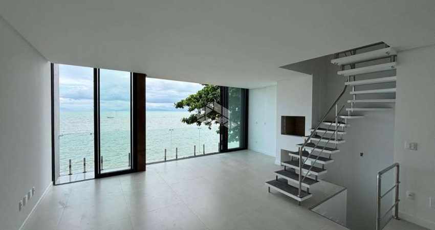 Sobrado triplex , frente mar,  em Morrinhos Bombinhas.