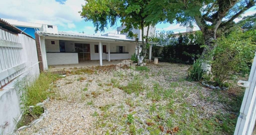 Casa em Zimbros, Bombinhas SC a 80 metros do mar .