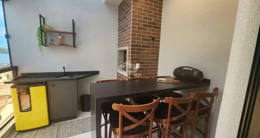 Excelente duplex com duas suítes no canto grande, bombinhas sc.