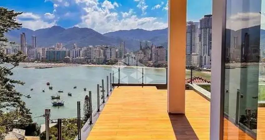 Casa de alto padrao com vista mar no Canto da praia em Itapema SC