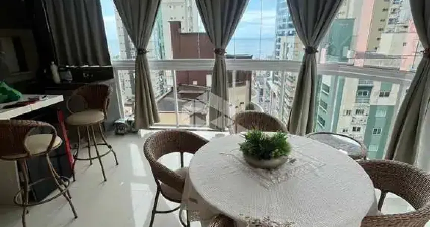 Aartamento mobiliado com quatro suites na meia praia em itapema sc