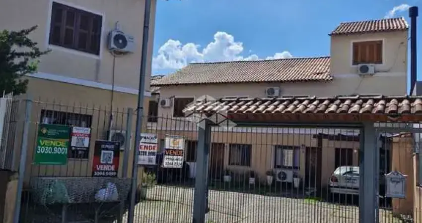 Excelente casa em condomínio fechado, 02 dorm, lavabo, 01 vaga, no bairro hípica