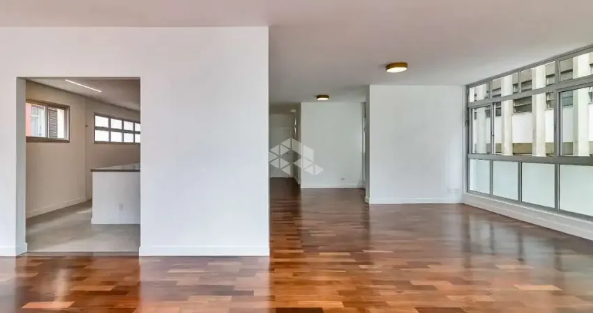 Apartamento totalmente reformado, com conceito aberto, no Bairro Paraíso, com 3 suítes e 3 vagas de garagem.