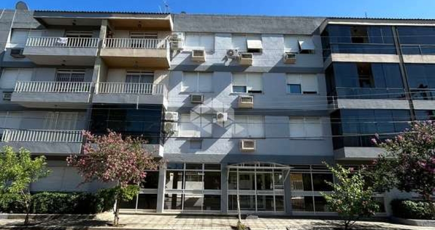 Apartamento 2 dormitórios com dependência à venda na Rua Floriano Peixoto, Bairro Centro, em Santa Maria-RS.