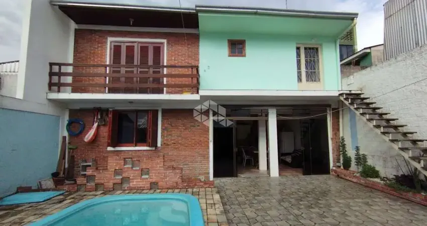 Casa/sobrado com 03 dormitórios 01 suíte com piscina no bairro medianeira em santa maria.