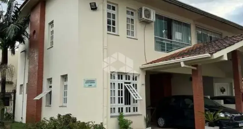 Casa estilo sobrado com 3 quartos  com suite e vaga de garagem à venda em Camobi Santa Maria