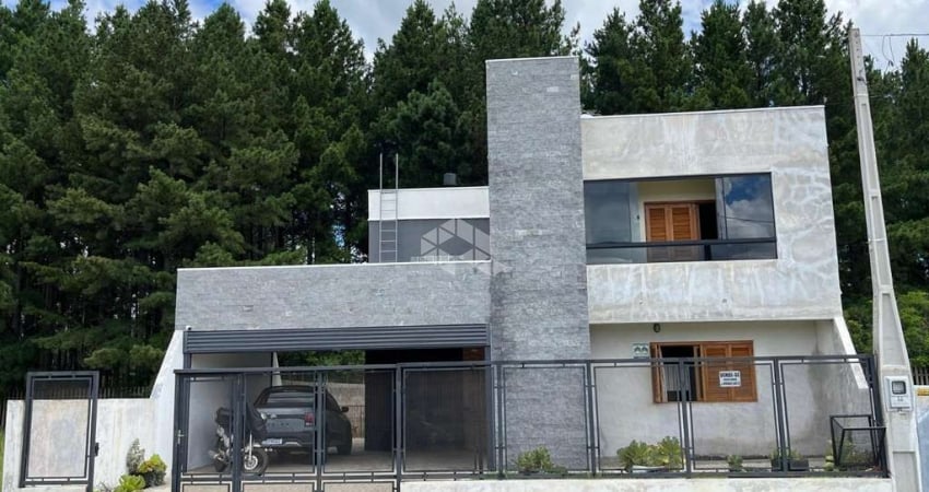 Casa com 03 quartos e pátio à venda no bairro Camobi em Santa Maria, pertinho da UFSM.