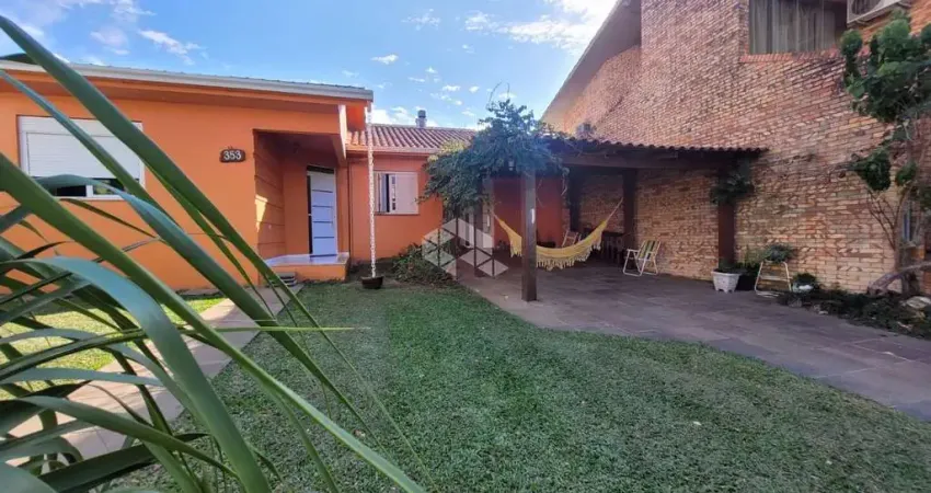 Duas Casas em um lote com 3 quartos, suíte à venda no Bairro Camobi em Santa Maria
