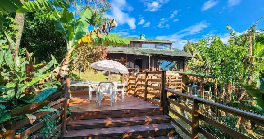 Casa em meio a Natureza na Praia Mole/Barra da Lagoa