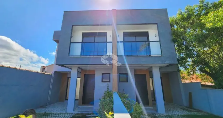 CASA NOVA NO CAMPECHE COM 3 SUÍTES E 2 VAGAS PRÓXIMA À PRAIA