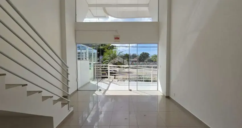 SALA COMERCIAL NO CAMPECHE COM 37M² MEZANINO BANHEIRO PRIVATIVO E 1 VAGA A 300M DA PRAIA