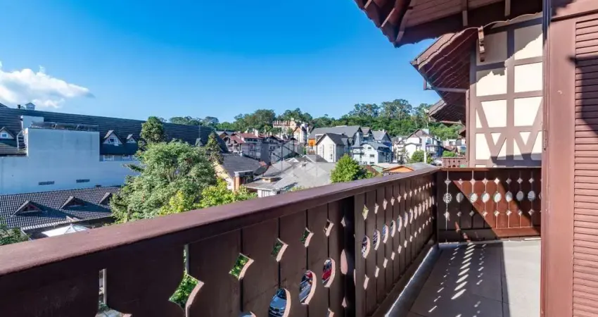 A venda apartamento de 89m² de 2 dormitórios mais 1 banheiro social, localizado a 200 metros da rua coberta em Canela.