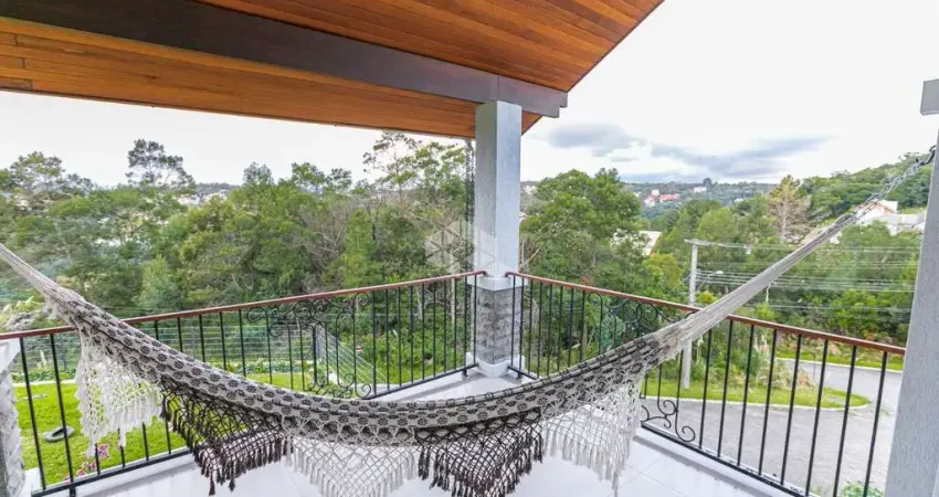 Residência Exclusiva com 3 Suítes e Vista Privilegiada