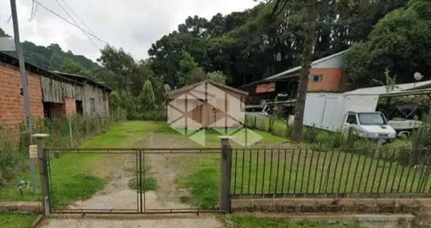 casa de madeira, 1 dormitório,  terreno 381m², localizado bairro moura