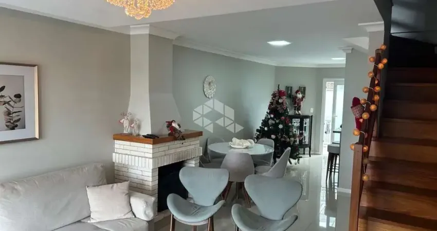 Casa Geminada com três dormitórios