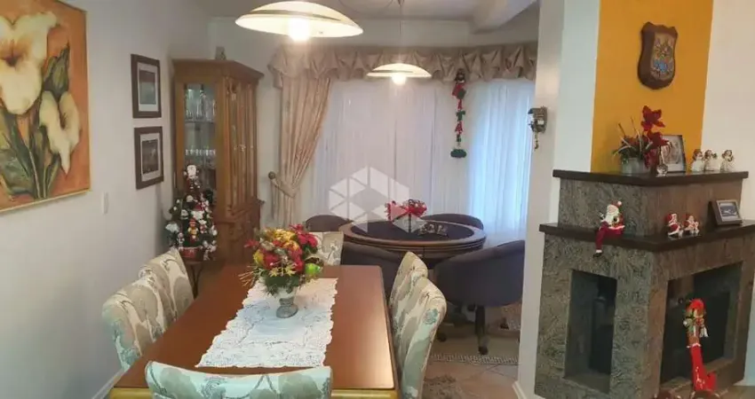 Casa em Residencial das Bromélias uma quadra do lago Negro em Gramado