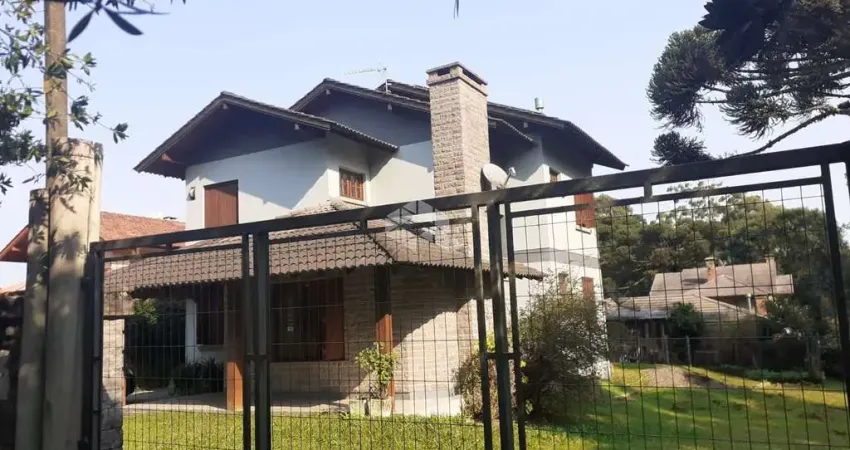 Bela casa com amplo patio proximo ao centro de Canela