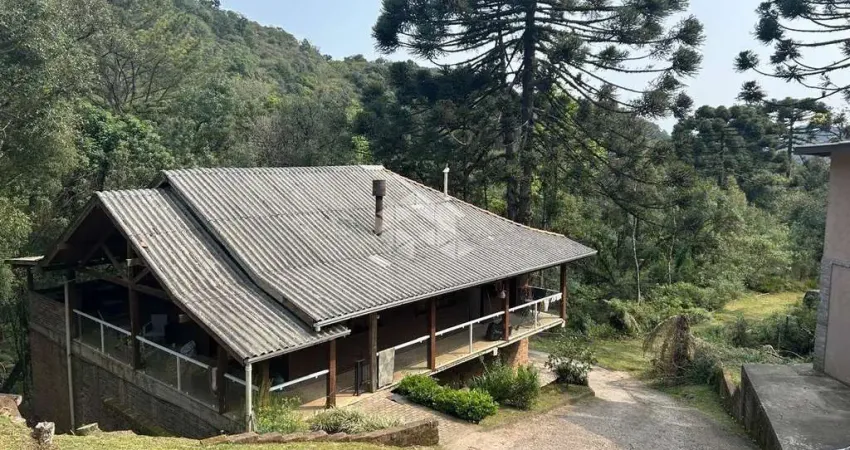 Casa com dois dormitórios no bairro Santa Terezinha em Canela