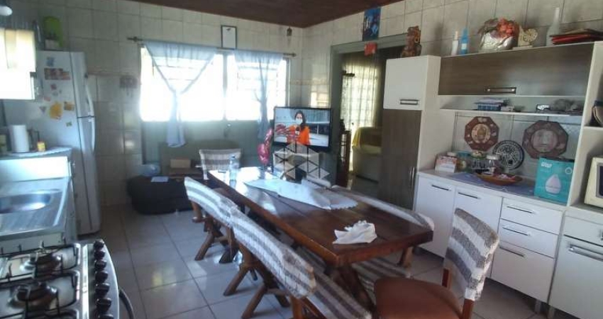 Casa com 2 Dormitórios e Estrutura Comercial - Oportunidade Única
