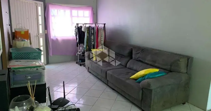 Casa de 2 dormitórios térrea com piscina a venda em Canoas!