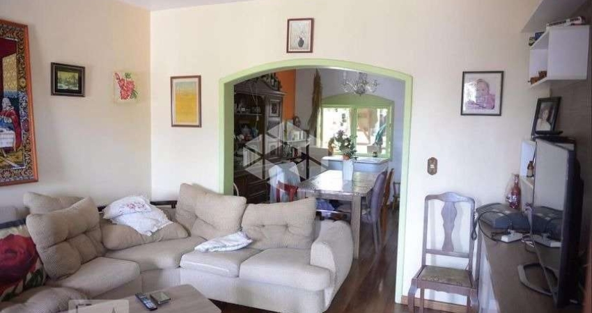 Casa Estilo sobrado com 3 dormitórios, uma suíte no Bairro São Jose