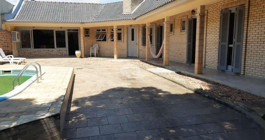Casa com 3 quartos à venda na Rua Bagé, 623, Niterói, Canoas