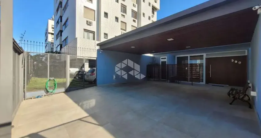 Sobrado à venda, 3 dormitórios, suíte, 3 vagas,  novo, lareira, churrasqueira, Jardim Lindóia, zona norte.