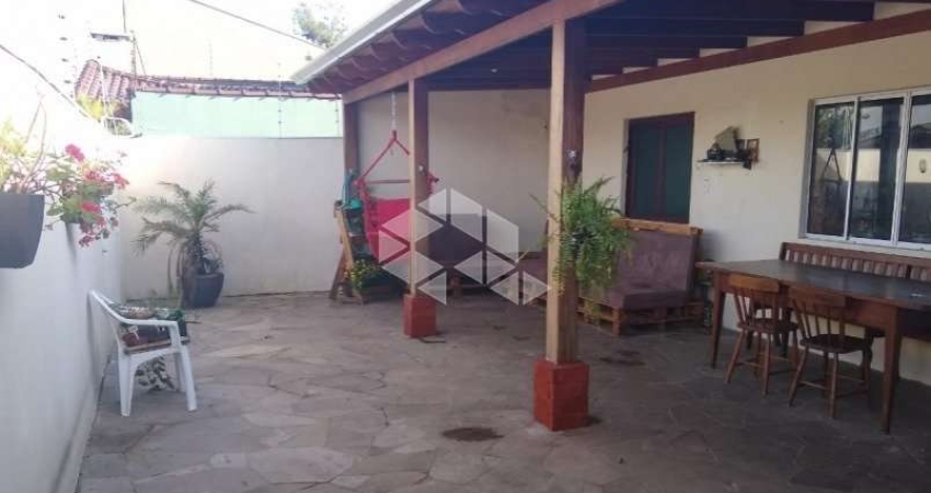 Linda Casa com 3 Dormitórios (1 Suíte) no Bairro Tamandaré - Excelente Localização em Esteio/RS