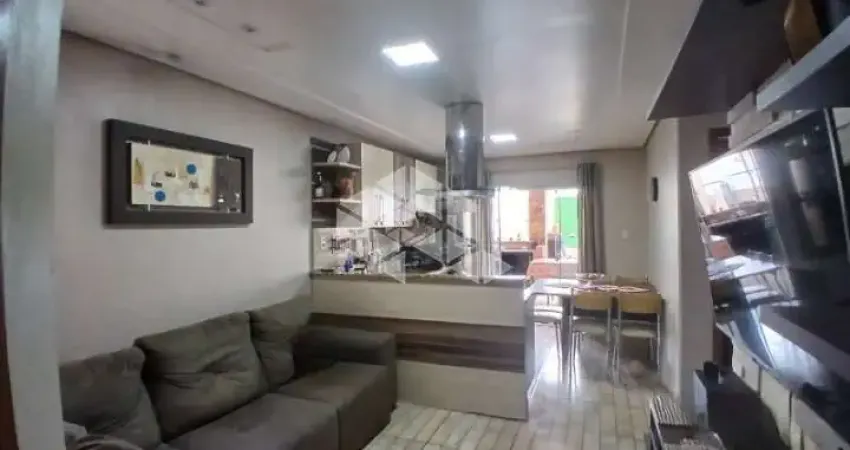 Casa com 2 dormitórios / 2 vagas / piscina e churrasqueira
