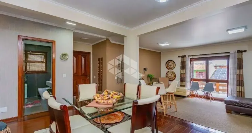 Casa alto padrão no centro de Canoas, 04 dormitórios e piscina.
