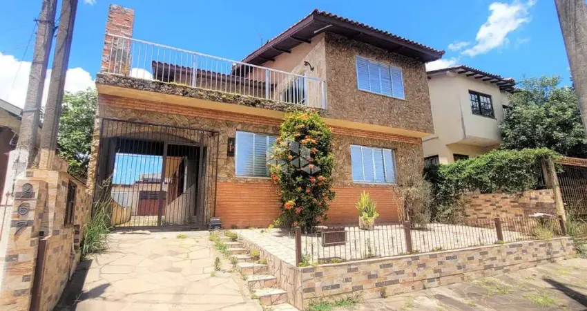 Casa em com 6 dormitórios, 5 vagas de garagem em Canoas Bairro estância Velha.