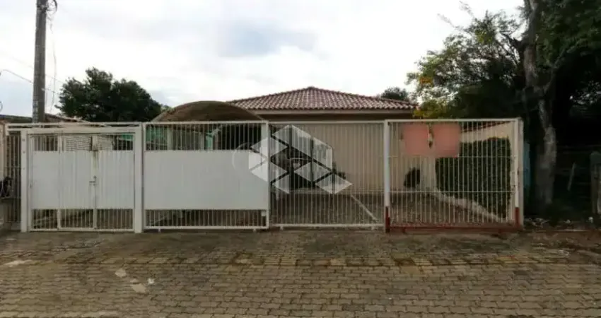 Casa em condomínio com 02 dormitórios em Niterói