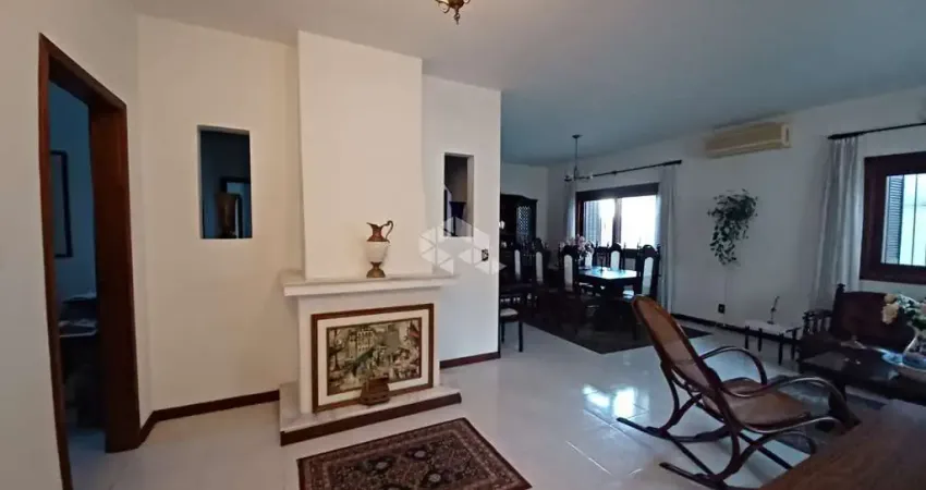 Casa com 3 suítes e 197 privativos no Bairro Marechal Rondon/ Canoas.