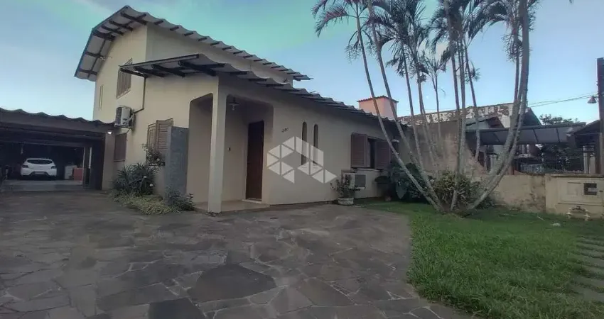 Casa com 03 dormitórios, 03 banheiros, garagem coberta para 04 carros,no bairro Rio Branco, na cidade de Canoas-RS. Aceira Financiamento e FGTS