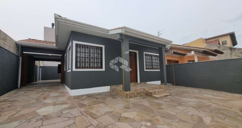 Casa térrea à venda em Canoas, Bairro Moinhos de Vento, com 2 dormitórios, financiamento e espaço para toda a família