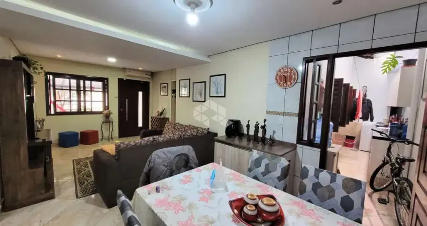 Casa de 80,00m² Privativos, com três Dormitórios uma Suíte, sala,cozinha, 2 vagas de garagem cobertas, e três banheiros, no Bairro são josé/Canoas