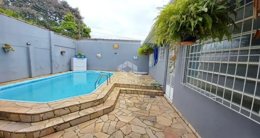 Casa 3 dormitórios com 1 Suíte, reformada, Piscina, semimobiliada, churrasqueira gourmet, vaga 3 carros, Aceita financiamento/ Rio Branco/Canoas.