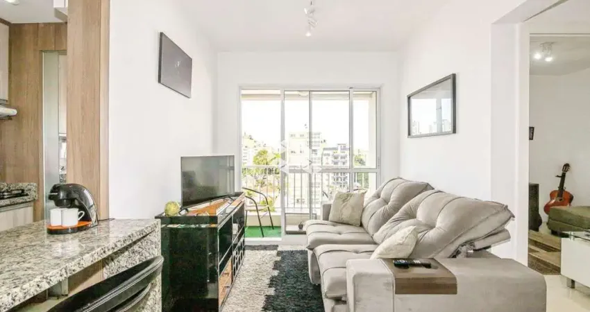 Apartamento semimobiliado, 2 dormitórios, 1 suíte, infraestrutura com piscina, vaga de garagem no centro de Canoas. Aceita financiamento. e FGTS