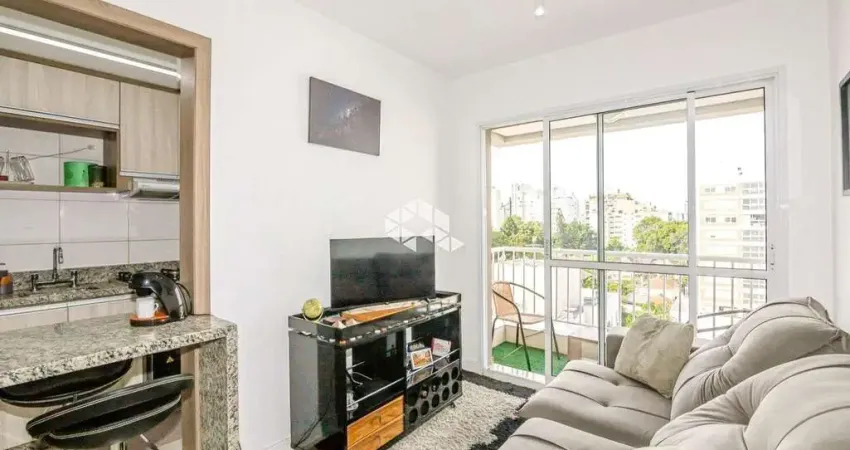 Apartamento semimobiliado, 2 dormitórios, 1 suíte, infraestrutura com piscina, vaga de garagem no centro de Canoas. Aceita financiamento. e FGTS